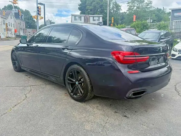 WBA7F2C55JB238705 2018 BMW 7ER - Image 2