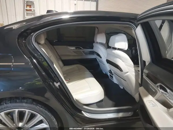 WBA7F2C56GG415712 2016 BMW 7ER - Image 8