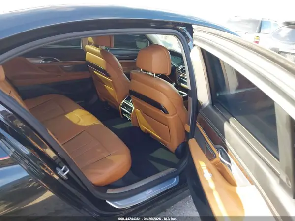 WBA7F2C56HG422743 2017 BMW 7ER - Image 8