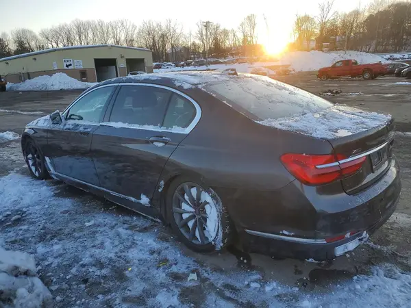 WBA7F2C56JG424465 2018 BMW 7ER - Image 2
