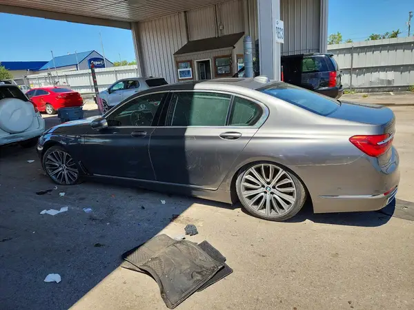 WBA7F2C57GGE12322 2016 BMW 7ER - Image 2