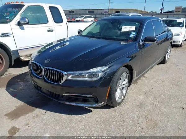 WBA7F2C57JB238396 2018 BMW 7ER - Image 2