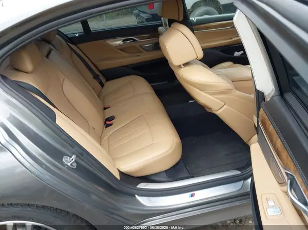 WBA7F2C58GG415114 2016 BMW 7ER - Image 8