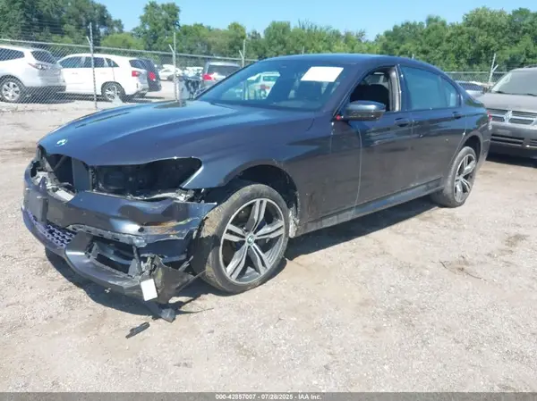 WBA7F2C58GG420247 2016 BMW 7ER - Image 2