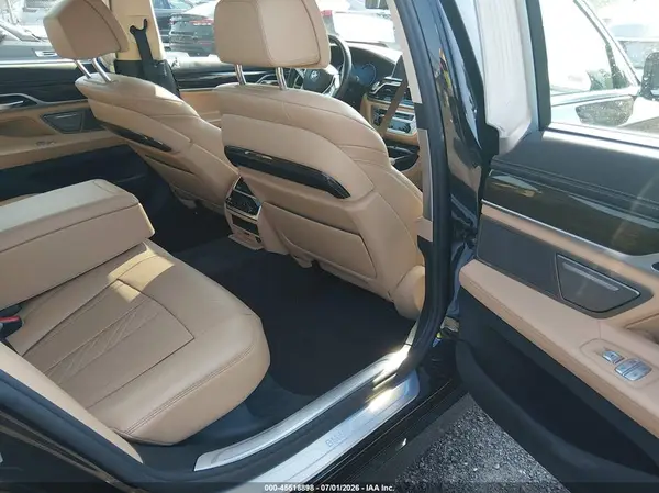 WBA7F2C58GG421060 2016 BMW 7ER - Image 8