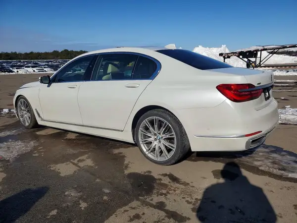 WBA7F2C58GG421169 2016 BMW 7ER - Image 2