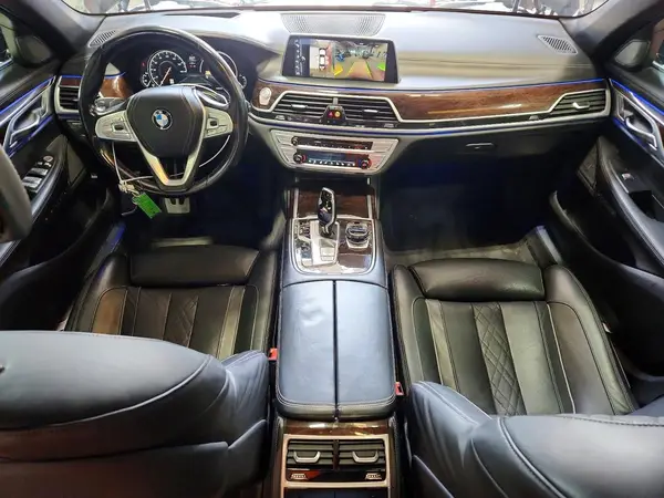 WBA7F2C58HG422064 2017 BMW 7ER - Image 8
