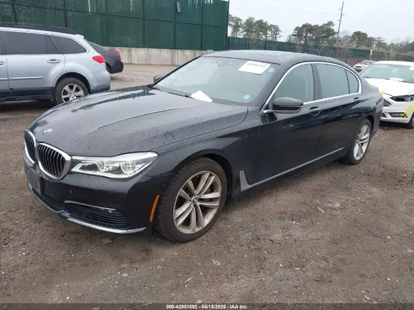 WBA7F2C58JG424774 2018 BMW 7ER - Image 2