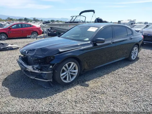 WBA7F2C59HG421618 2017 BMW 7ER - Image 2