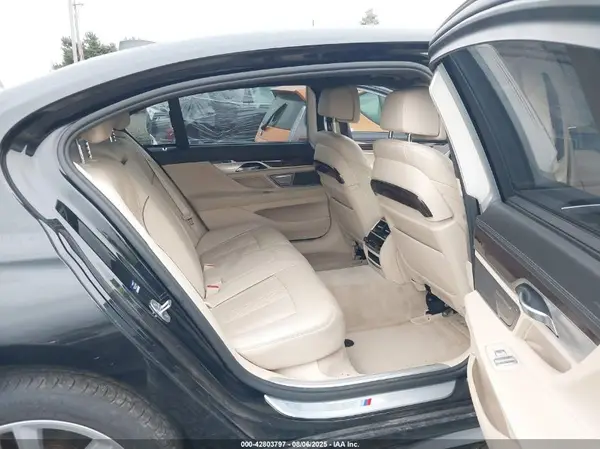 WBA7F2C59HG421618 2017 BMW 7ER - Image 8
