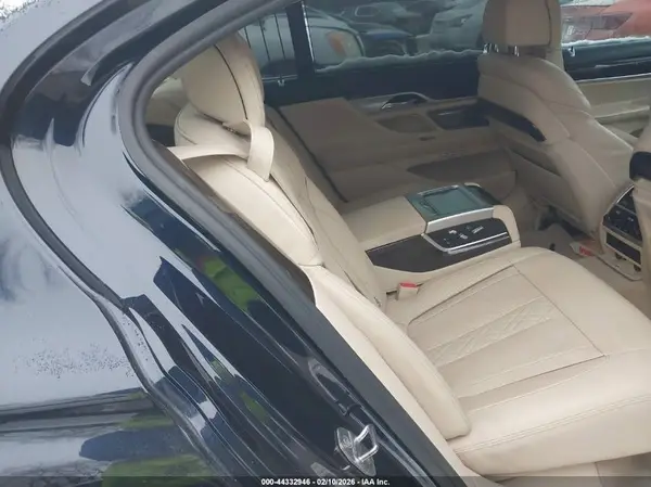 WBA7F2C59HG422381 2017 BMW 7ER - Image 8