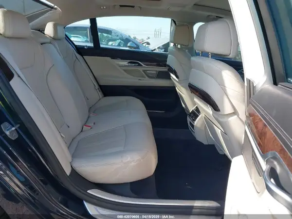 WBA7F2C59JG424704 2018 BMW 7ER - Image 8