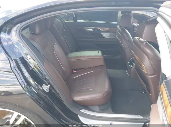 WBA7F2C5XGG415731 2016 BMW 7ER - Image 8