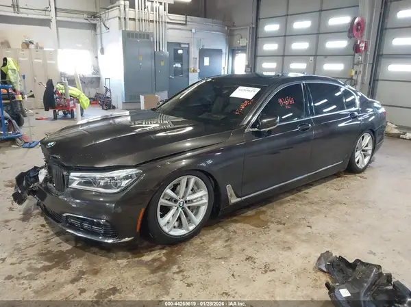 WBA7F2C5XGG418385 2016 BMW 7ER - Image 2