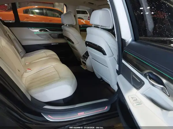 WBA7F2C5XGG418385 2016 BMW 7ER - Image 8