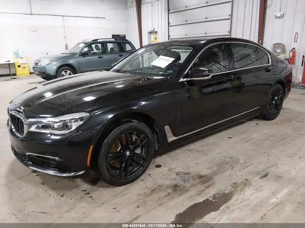 WBA7F2C5XGG418435 2016 BMW 7ER - Image 2