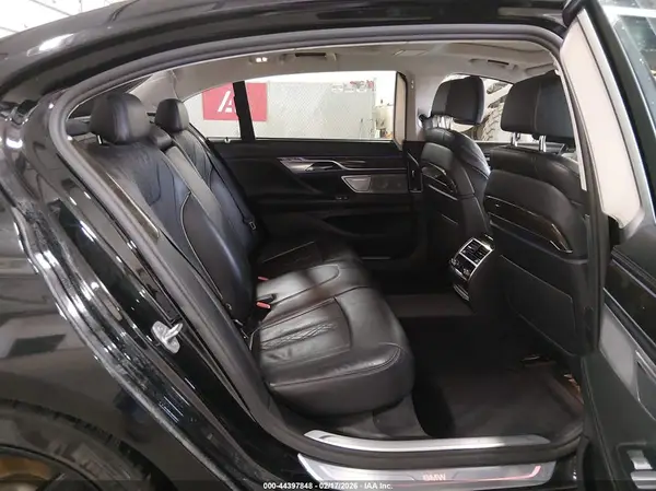 WBA7F2C5XGG418435 2016 BMW 7ER - Image 8