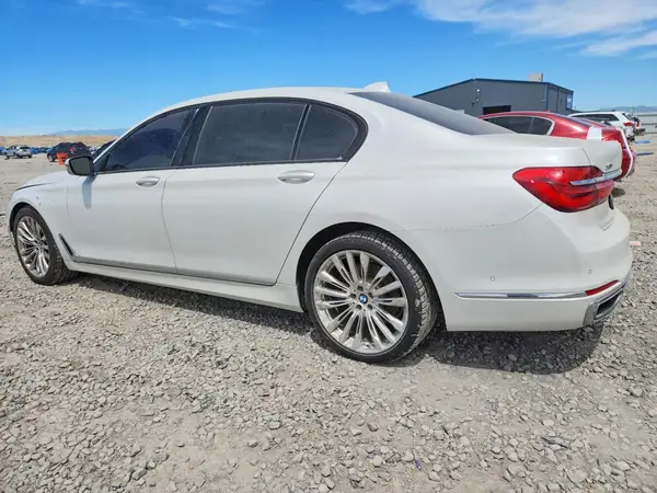WBA7F2C5XGG418922 2016 BMW 7ER - Image 2