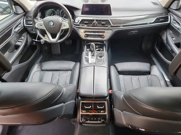WBA7F2C5XHG421725 2017 BMW 7ER - Image 8