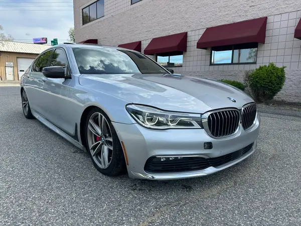 WBA7F2C5XHG422275 2017 BMW 7ER - Image 1