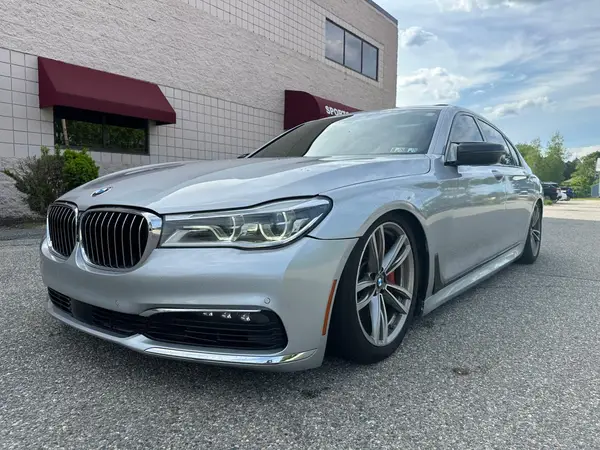 WBA7F2C5XHG422275 2017 BMW 7ER - Image 2