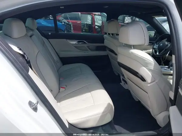 WBA7F2C5XHG422681 2017 BMW 7ER - Image 8