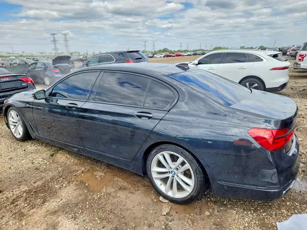WBA7F2C5XJB238327 2018 BMW 7ER - Image 2
