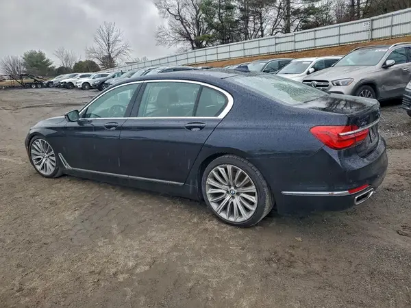 WBA7F2C5XKB239334 2019 BMW 7ER - Image 2