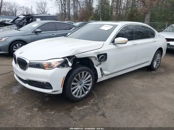 WBA7J2C30HG497743 2017 BMW 7ER - Image 2