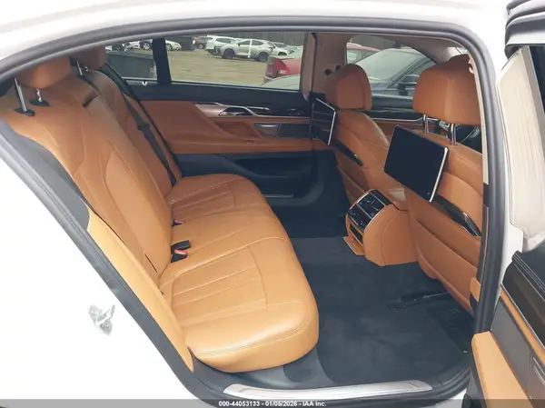 WBA7J2C30HG497743 2017 BMW 7ER - Image 8