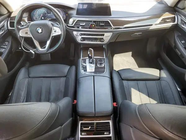 WBA7J2C31HG497945 2017 BMW 7ER - Image 8