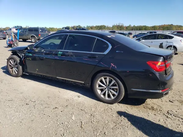 WBA7J2C32HG497887 2017 BMW 7ER - Image 2
