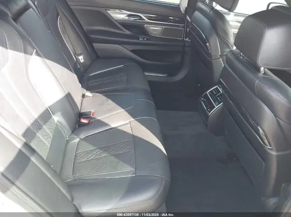 WBA7J2C33HG497798 2017 BMW 7ER - Image 8