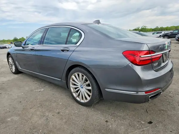 WBA7J2C38HG497831 2017 BMW 7ER - Image 2