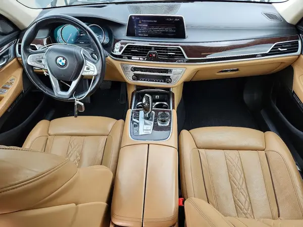 WBA7J2C38HG497831 2017 BMW 7ER - Image 8