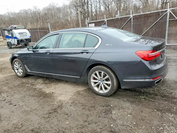 WBA7J2C38HG497845 2017 BMW 7ER - Image 2