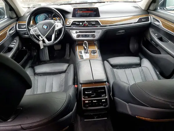 WBA7J2C38HG497845 2017 BMW 7ER - Image 8