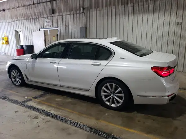 WBA7J2C38HG497960 2017 BMW 7ER - Image 2