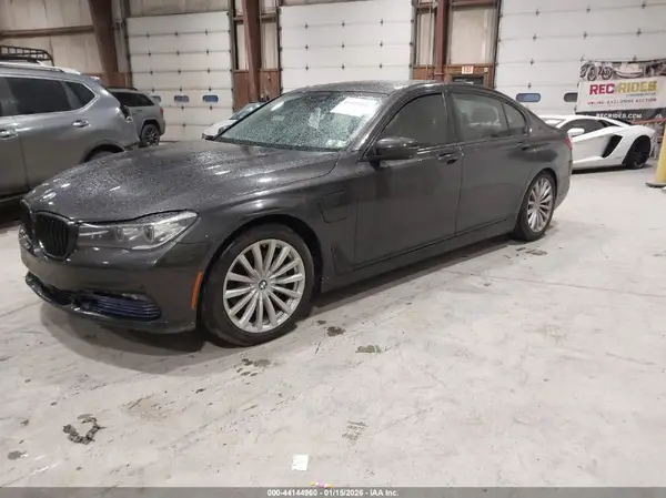 WBA7J2C50HG497615 2017 BMW 7ER - Image 2
