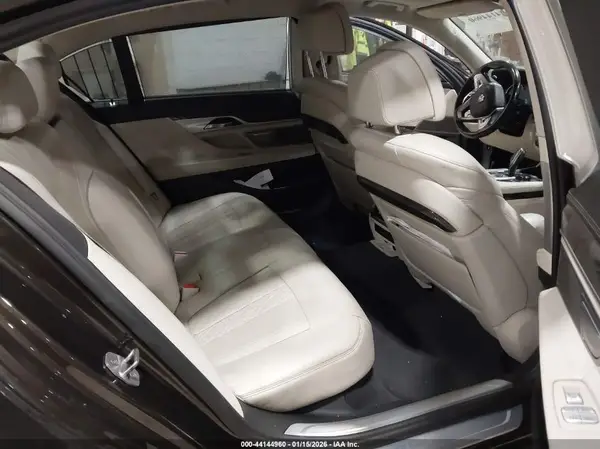 WBA7J2C50HG497615 2017 BMW 7ER - Image 8