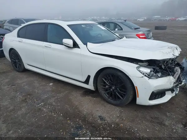 WBA7J2C50JG938178 2018 BMW 7ER - Image 1