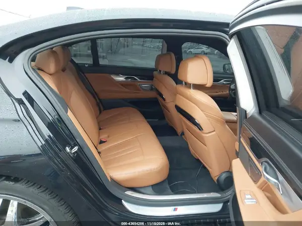 WBA7J2C52JG938182 2018 BMW 7ER - Image 8