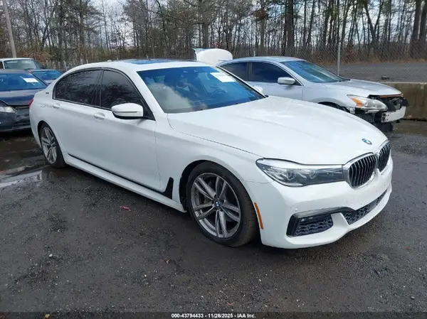 WBA7J2C53JG938174 2018 BMW 7ER - Image 1