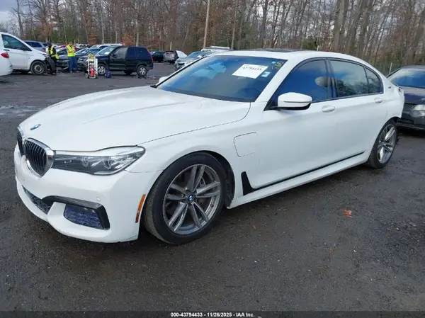 WBA7J2C53JG938174 2018 BMW 7ER - Image 2