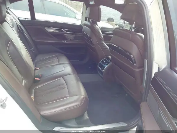 WBA7J2C53JG938174 2018 BMW 7ER - Image 8