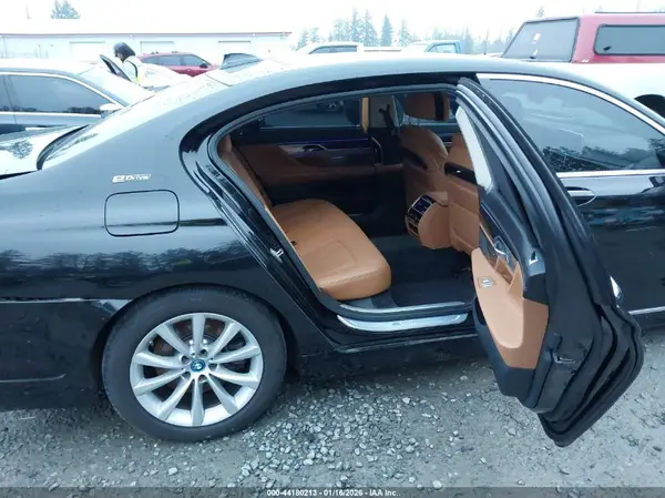 WBA7J2C54JG938166 2018 BMW 7ER - Image 8
