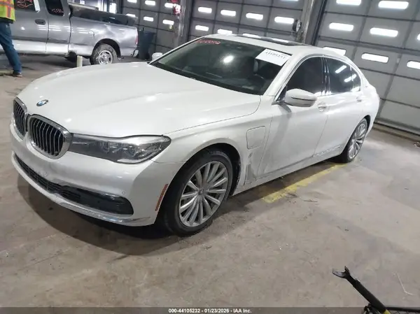 WBA7J2C55JG938175 2018 BMW 7ER - Image 2