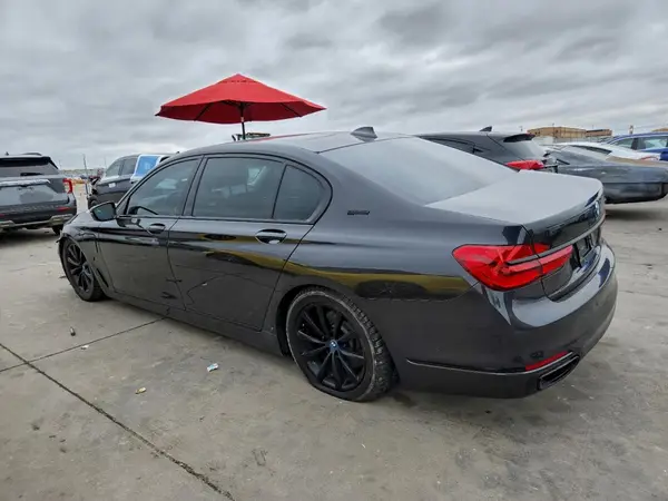 WBA7J2C56JG938301 2018 BMW 7ER - Image 2