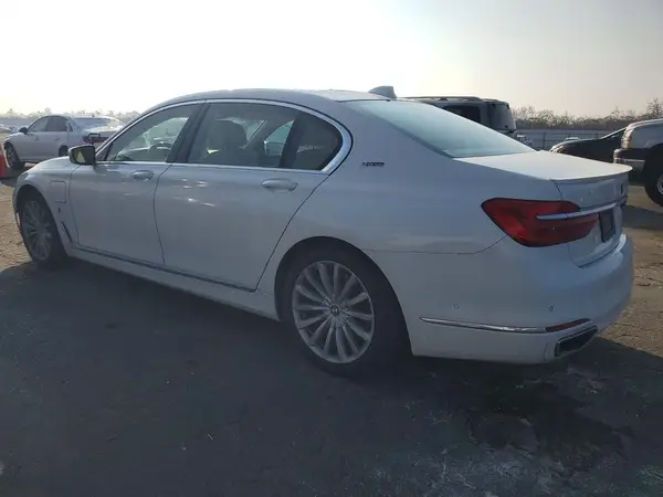 WBA7J2C57JG938324 2018 BMW 7ER - Image 2