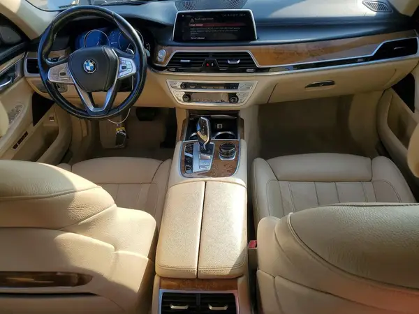 WBA7J2C57JG938324 2018 BMW 7ER - Image 8